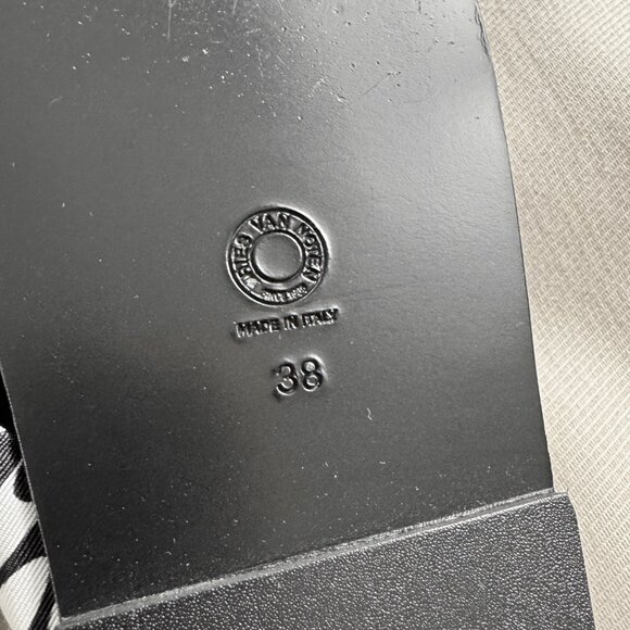 Dries Van Noten Printed Flip Flops, size 38 (fits like 8.5) - Picture 4 of 7